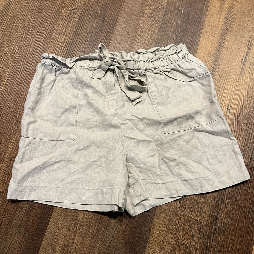 St. Tropez West paper bag linen shorts womens size large oatmeal color elastic